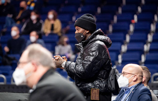 间的对立中 间的对立中