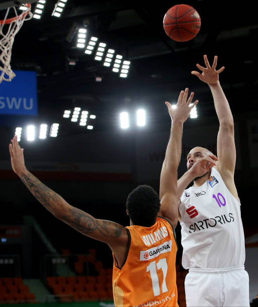 联赛中的竞 联赛中的竞